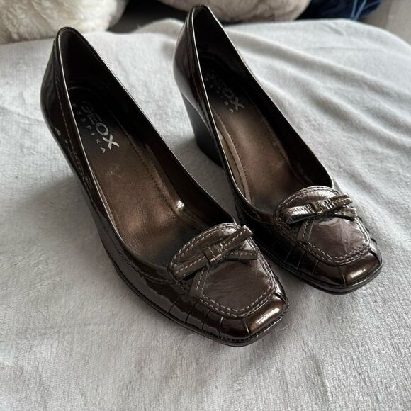 Adorable Y2k Bow wedge pump heels with glossy finish by Geox Respira - Picture 2 of 8